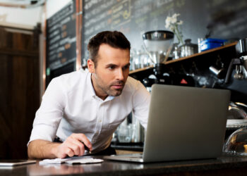 How to Change Careers and Become a Restaurant Manager
