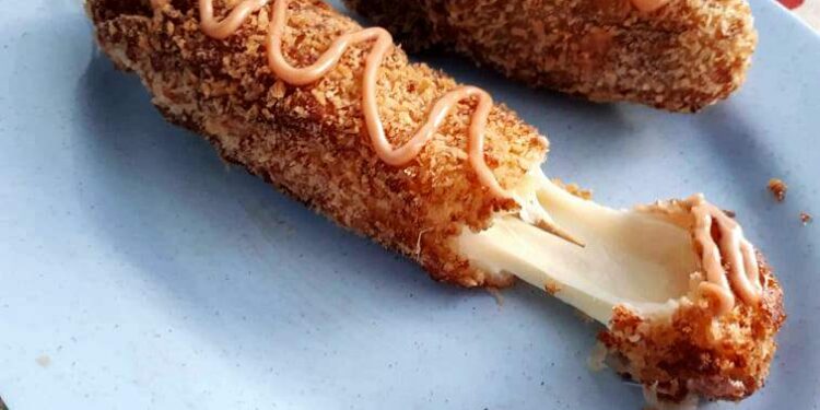 Exploring the Delicious World of Korean Corn Dogs: A Must-Try Snack!