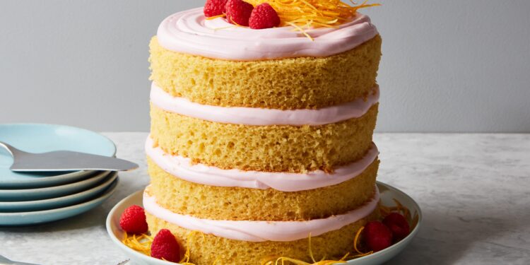 A customizable cake for all summer season