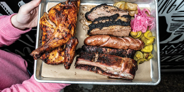 DINING A LA KING: King’s BBQ nails a juicy, soft hen