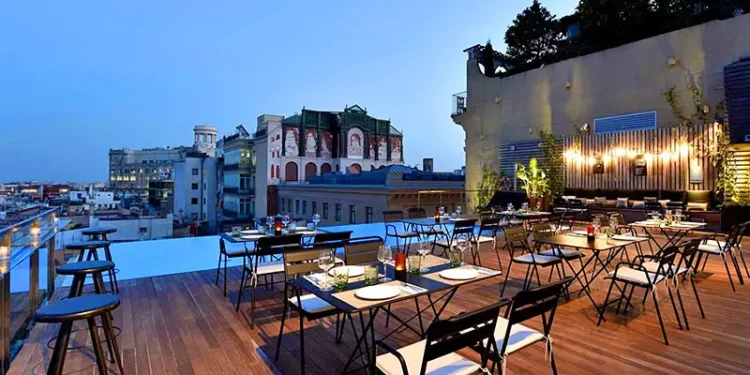 Top Rooftop Bars: Barcelona’s Skyline Hotspots
